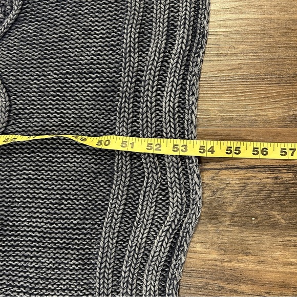 Pottery Barn Gray Cable Knit Throw - Picture 4 of 5